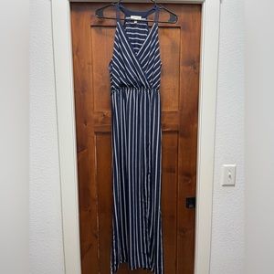 Maxi dress with slit in middle